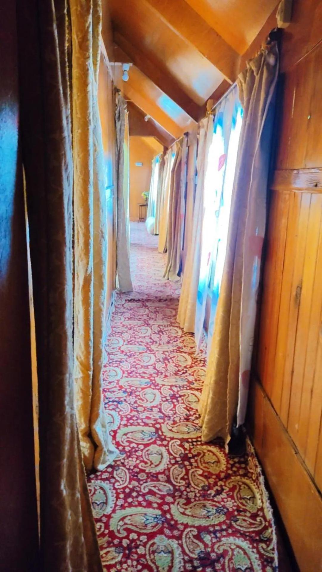 Hotel Houseboat Wild Rose Srīnagar Exterior foto