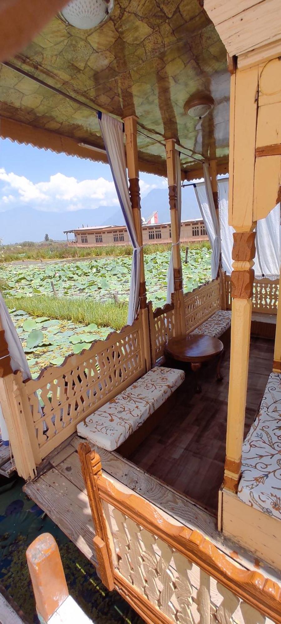Hotel Houseboat Wild Rose Srīnagar Exterior foto