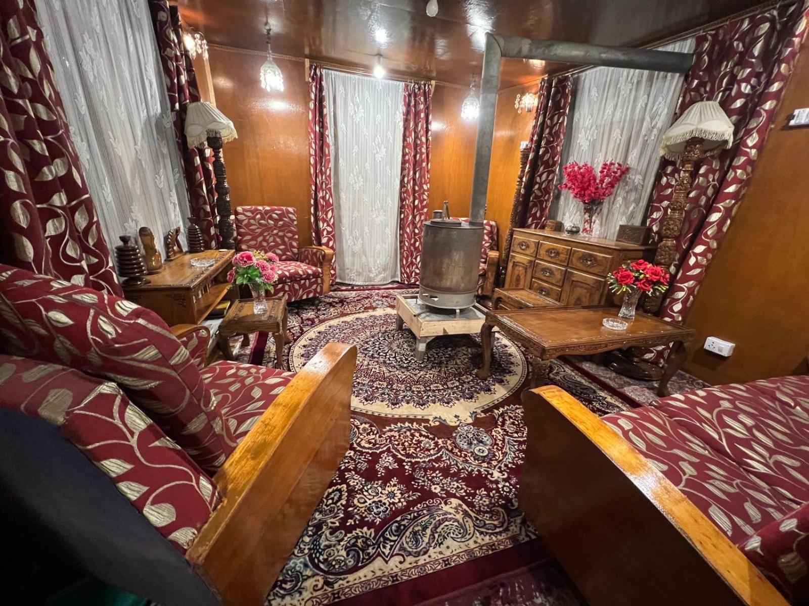 Hotel Houseboat Wild Rose Srīnagar Exterior foto